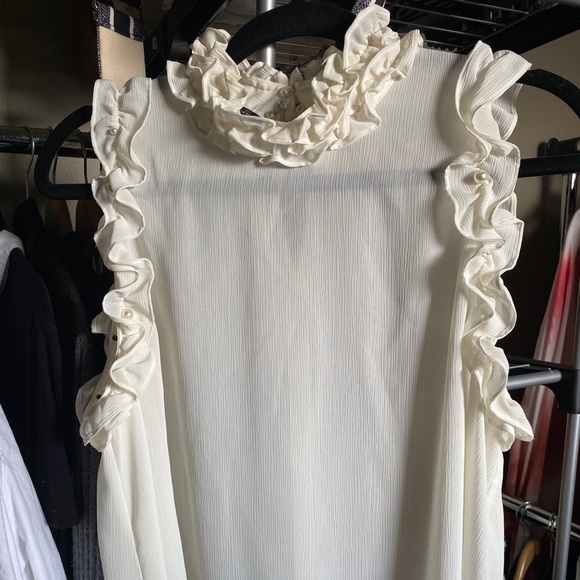 ZARA Frilly blouse 🥰 - Picture 3 of 11